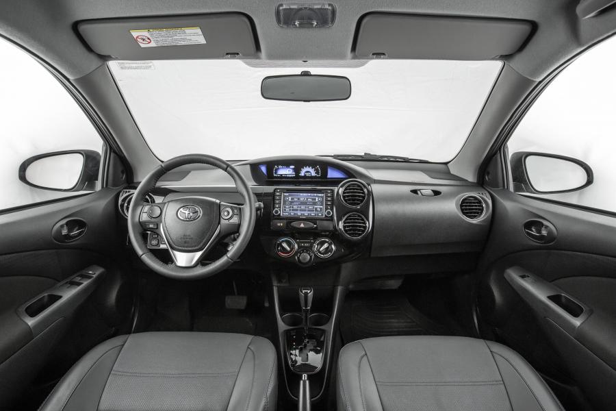 Торпедо Toyota Etios Platinum Sedan 2016 года  (LA) (фото 3 из 10)
